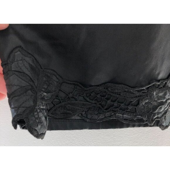 Forever 21 Black Faux Leather Floral Embroidered Hem Skirt Women Plus Size 14 - Picture 3 of 9